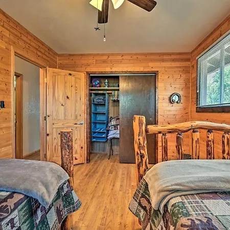 Peaceful Strawberry Cabin Fire Pit And Hot Tub Pine Exterior photo